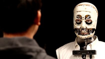 Disney creó un robot humanoide que es capaz de seguir al usuario con la miraada