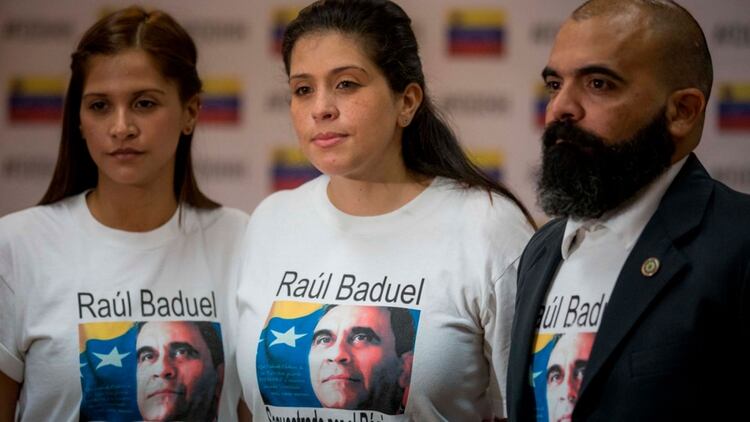 Margareth, Andreína y Raúl Emilio, hijos del general detenido por el régimen chavista