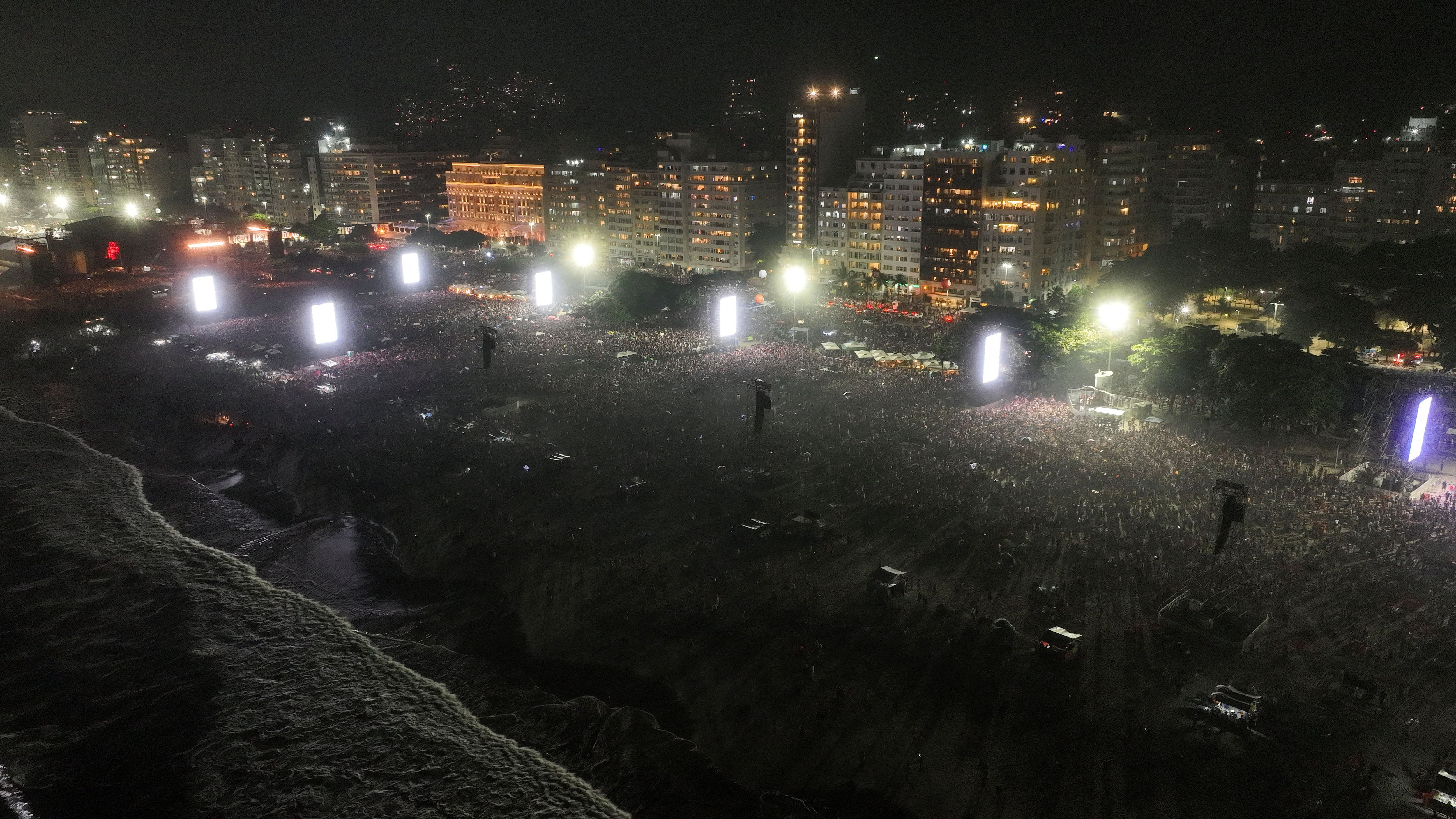 A drone view prior to Madonna's show at Copacabana beach in Rio de Janeiro, Brazil May 4, 2024. REUTERS/Leonardo Benassatto