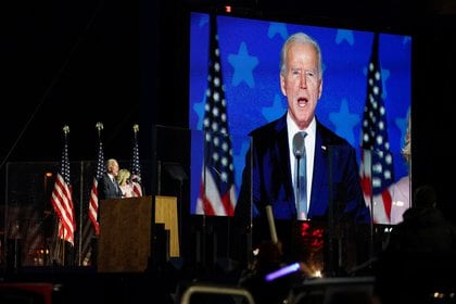 Joe Biden pidió paciencia para esperar a que se contaran todos los votos (REUTERS / Kevin Lamarck)