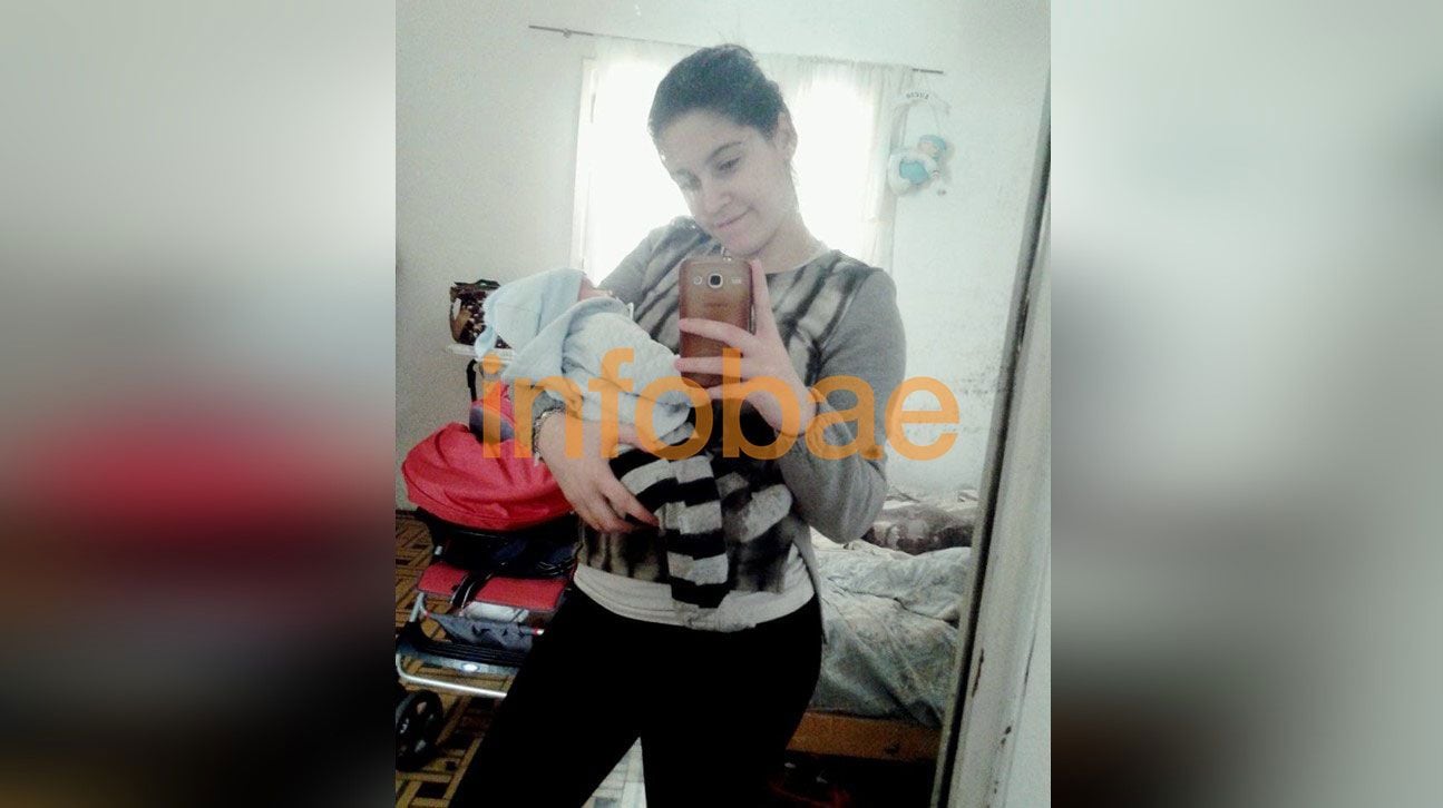 Lucio Dupuy cuadno era un recien nacido, en brazos de su madre