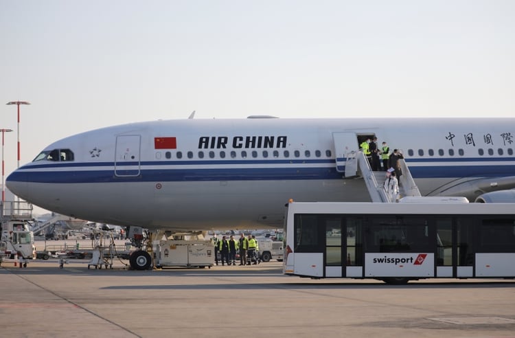 Un avión de China aterrizó la semana pasada en Grecia para entregar asistencia sanitaria. REUTERS/Alkis Konstantinidis