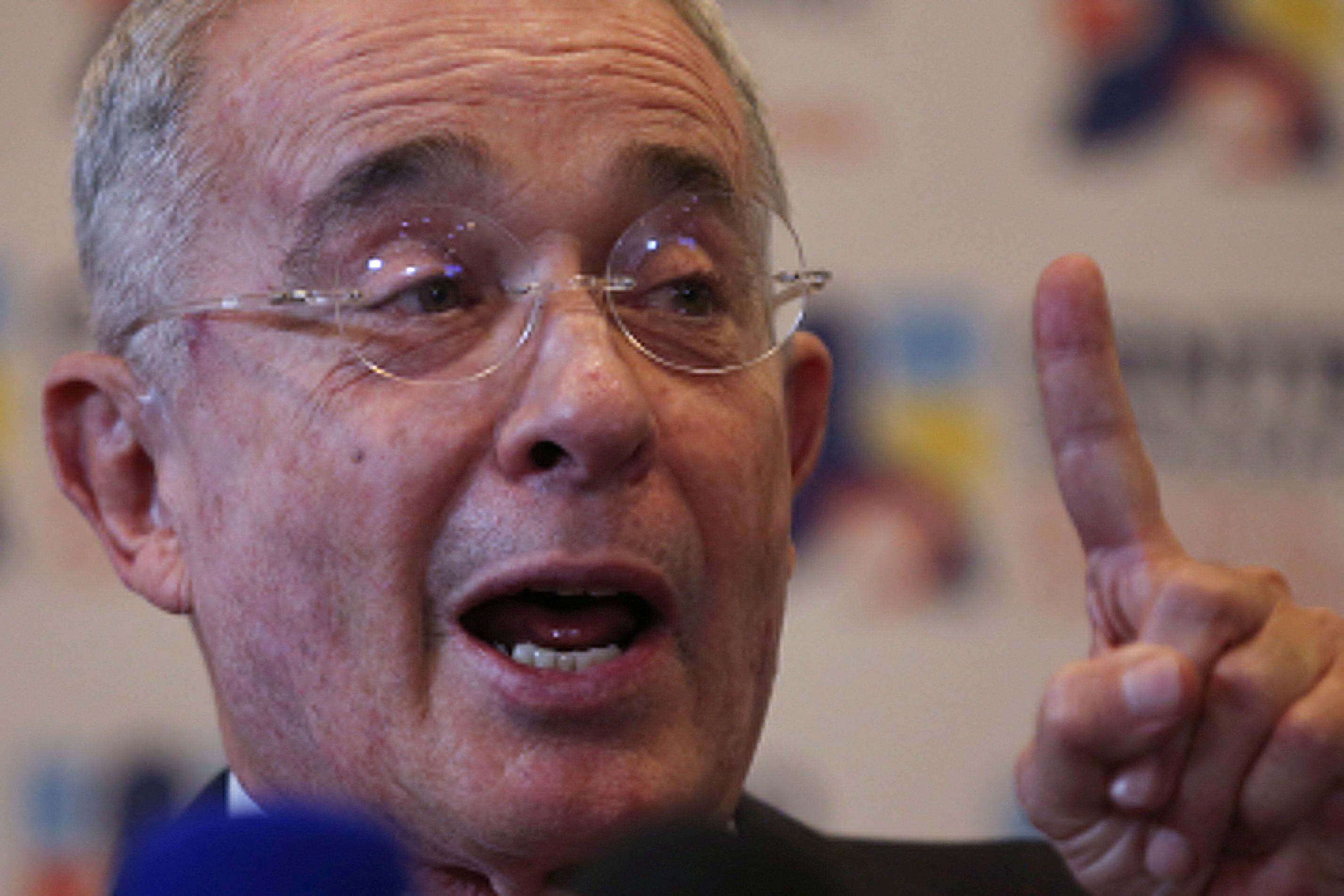El expresidente Álvaro Uribe podría beneficiarse de la prescripción si antes del 8 de octubre de 2025 no se han llevado a cabo todas las etapas en su proceso - crédito Luisa González/REUTERS