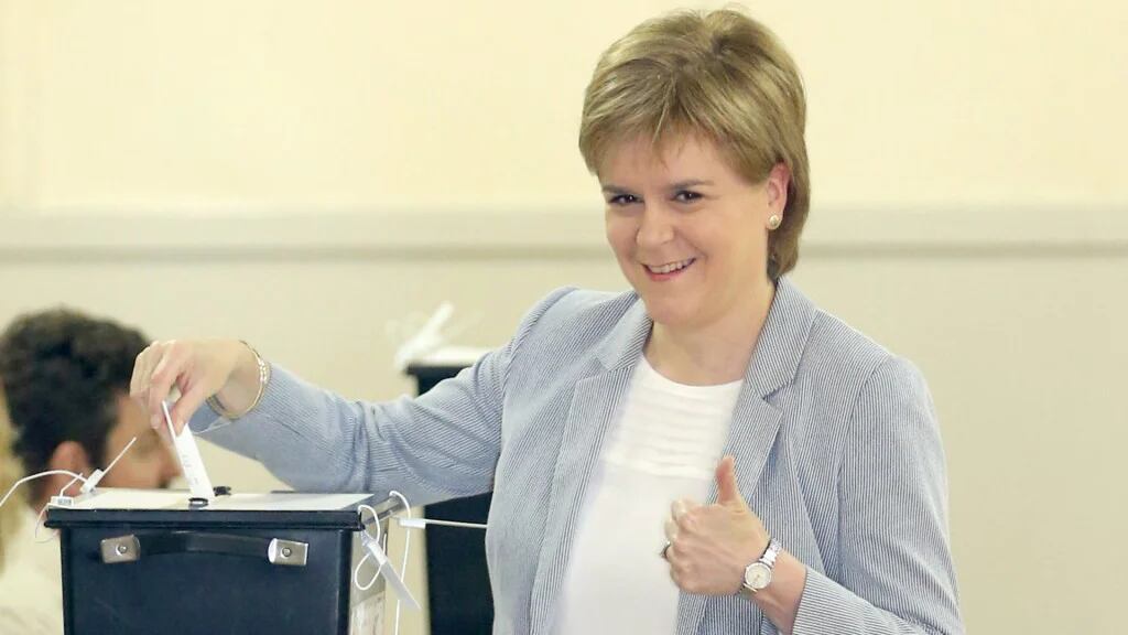 La primera ministra de Escocia dijo que el futuro de su país está en la UE (AP)