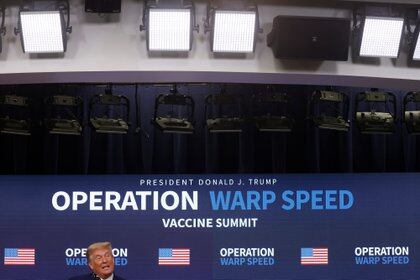El Donald Trump habla durante la presentación de la Operación Warp Speed para distribuir la vacuna contra el COVID-19. REUTERS/Tom Brenner