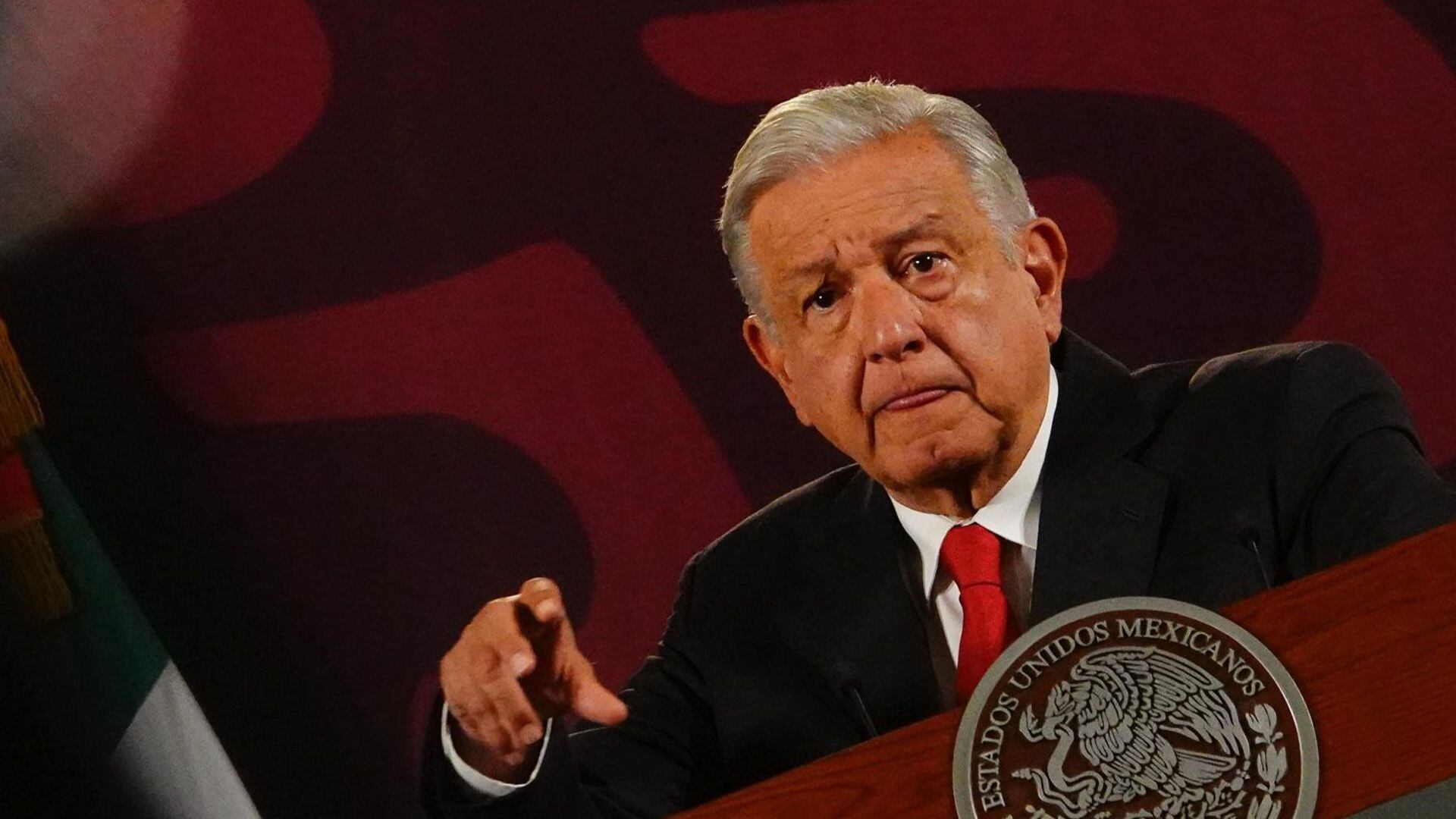 López Obrador aseguró que están trabajando en recuperar los cuerpos.AMLO, SEMAR, recuperación, cuerpos, militares, Michoacán