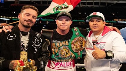 Canelo Alvarez, J Balvin and Eddie Renoso, after the fight (Photo: Instagram / Canelo)