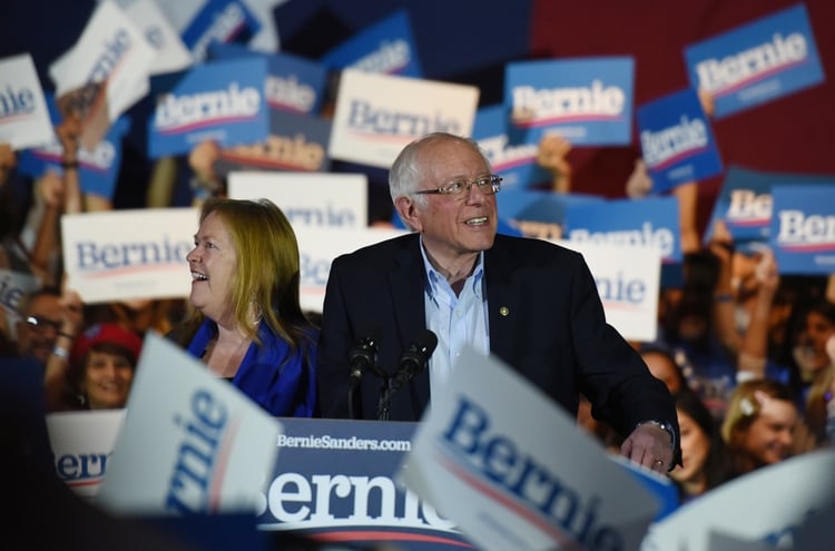 Bernie Sanders celebra su victoria de este sábado. REUTERS/Callaghan O'hare