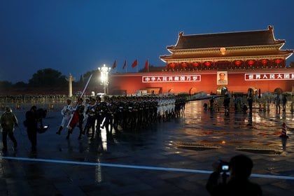 Ceremonia por el 71 aniversario de la fundación de la República Popular China. Foto: REUTERS/Carlos Garcia Rawlins