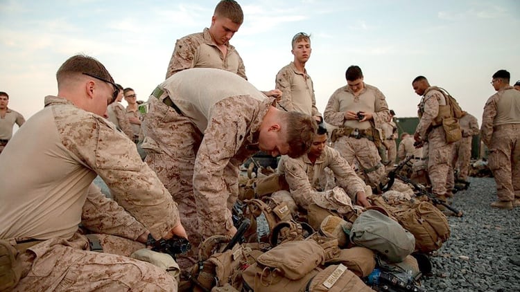 Marinos estadounidenses preparan su despliegue en Kuwait (Dec. 31, 2019. U.S. Marine Corps photos by Sgt. Robert G. Gavaldon via AP)