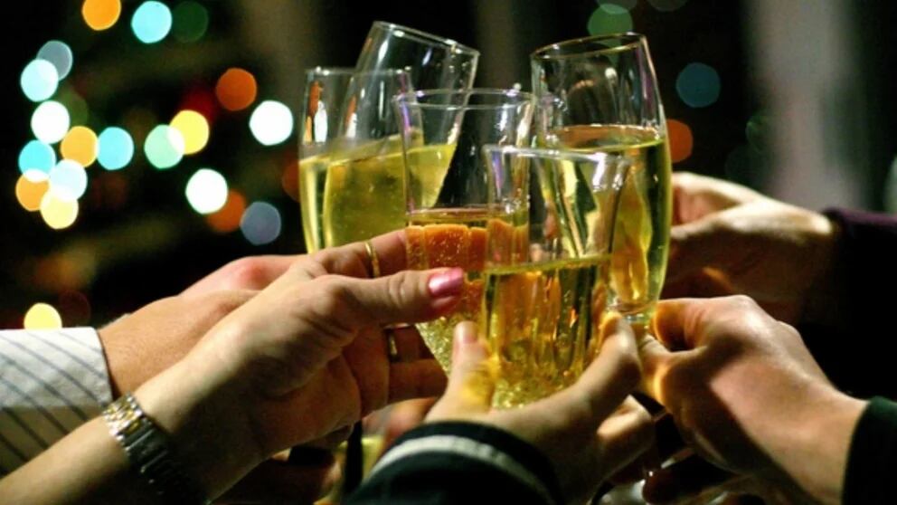 Festejos de fin de año: que le sucede al cerebro cuando se toma alcohol en exceso