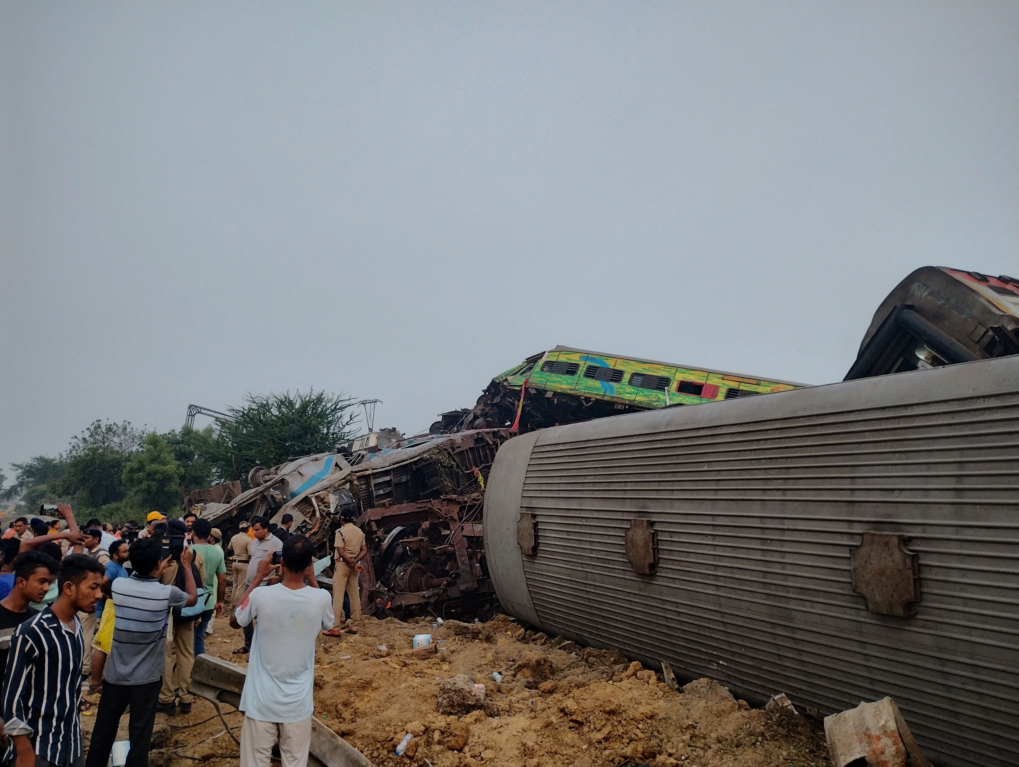 Este es el peor accidente ferroviario que sufre la India en la última década, que aunque está habituada a vivir este tipo de siniestros no suelen ser tan mortíferos. (REUTERS)