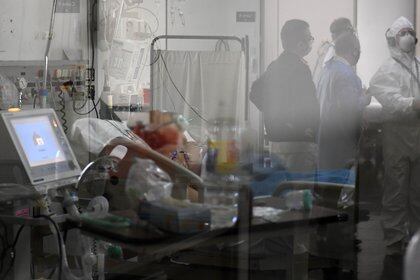 Los datos oficiales indican que la ocupación en terapia intensiva en los hospitales porteños es del 65% y en el sector privado del 80% (Maximiliano Luna)