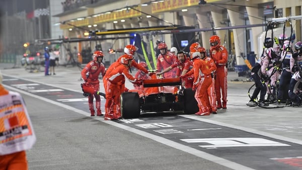 Desde Ferrari advirtieron que hubo un error en las luces que habilitan la salida del boxes (EFE)