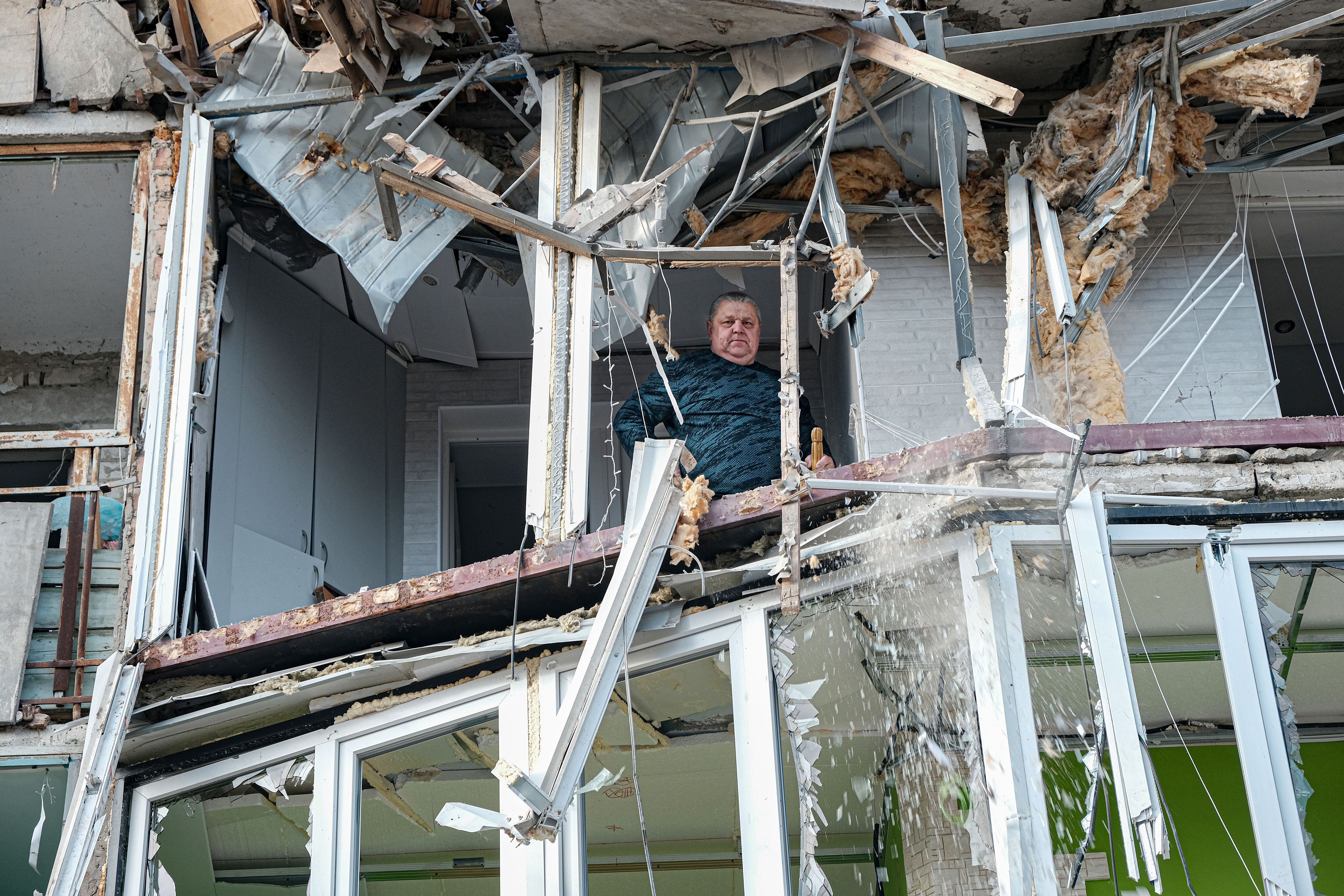 Imagen de archivo de un edificio atacado por las fuerzas rusas en la ciudad ucraniana de Kherson. EFE/Maria Senovilla/Archivo