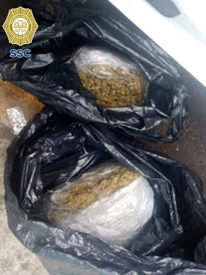 Los ocho kilos de droga y os detenidos fueron puestos a disposición del MP (Foto: SSC-CDMX)