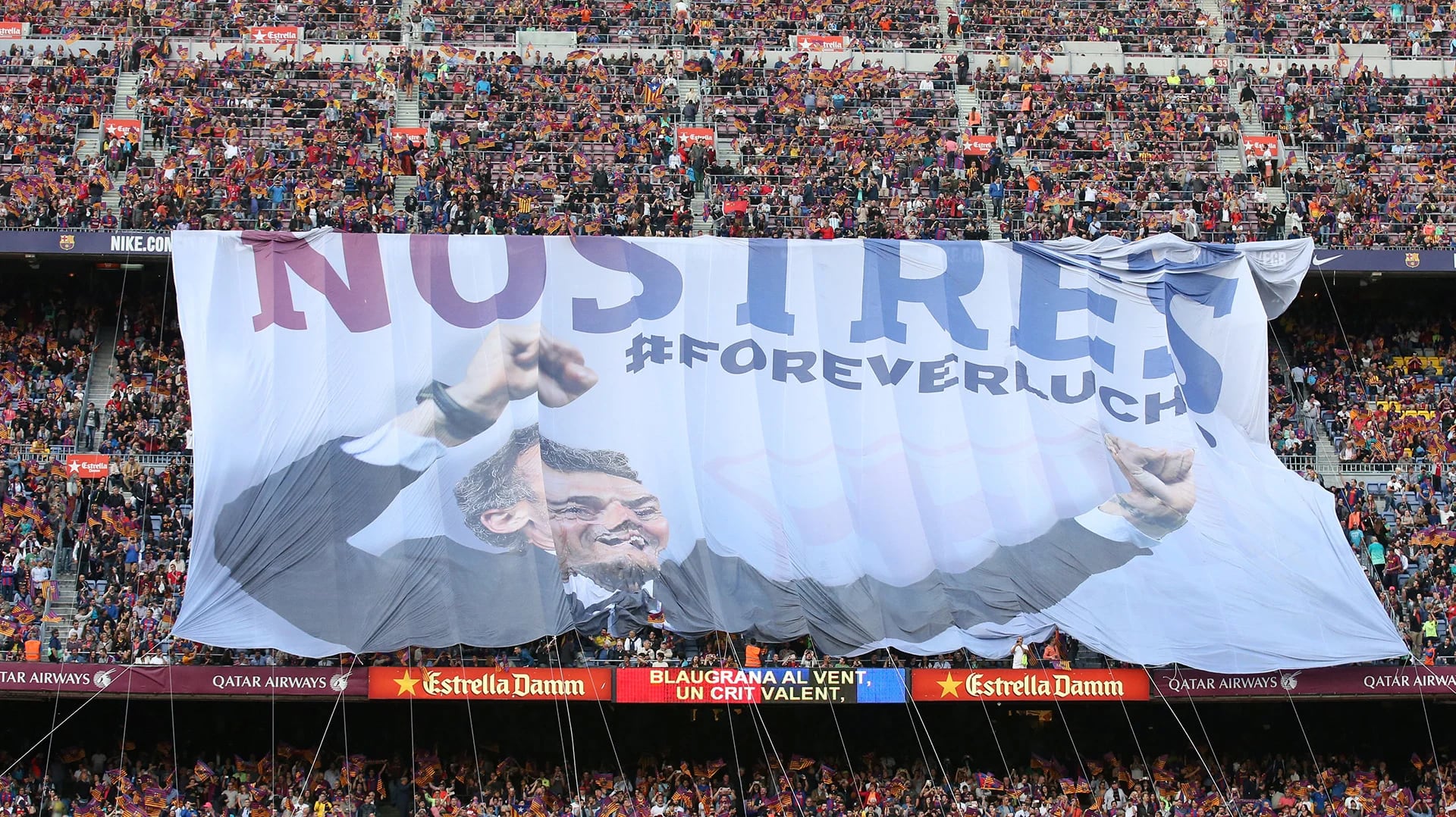 El homenaje a Luis Enrique de los hinchas del Barcelona (Reuters / Albert Gea)