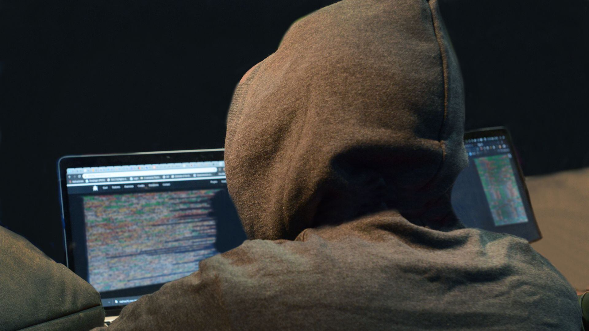 Cientos de hackers, personas especialmente capacitadas para vulnerar sistemas informáticos por diferentes motivos, respondieron de manera solidaria a un pedido de ayuda formulado por el gobierno ucraniano (AFP)