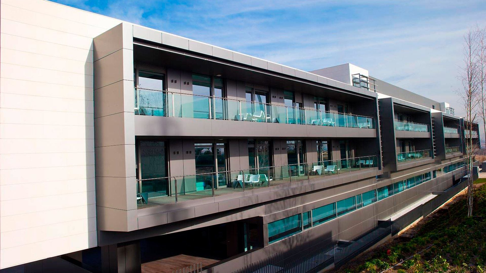 数十のサッカー場 高級ホテル 映画館 スイミングプール レアル マドリードのクラックファクトリー バルデベバスの内部はどのようなものですか Infobae