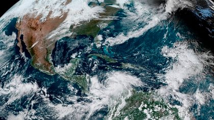 Satellite photograph provided by the US National Oceanic and Atmospheric Administration (NOAA) via the National Hurricane Center (NHC), showing the location of tropical storm Iota (i) in northern Colombia, at 14:10 local time (19:10 GMT) of 14 November.  EFE / NOAA-NHC