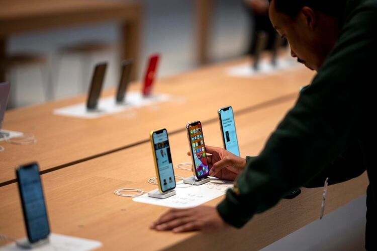 El iPhone 11 destacó porque por primera vez un smartphone de Apple tendrá tres cámaras distintas (Foto: Johannes Eisele / AFP)