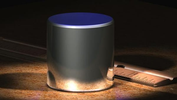 Prototipo de un cilindro de iridio y platino usado para definir un kilogramo