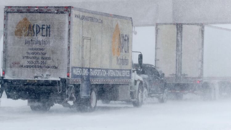 Las rutas se vuelven especialmente peligrosas por las nevadas (AP)