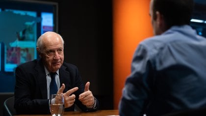 El economista, asesor de Consenso Federal dijo que “no basta que el sistema (laboral) actual proteja al 49,5% de los incluidos” y que “hace falta también uno nuevo, que incluya a los que hoy sufren la exclusión absoluta”. Foto: Adrián Escandar