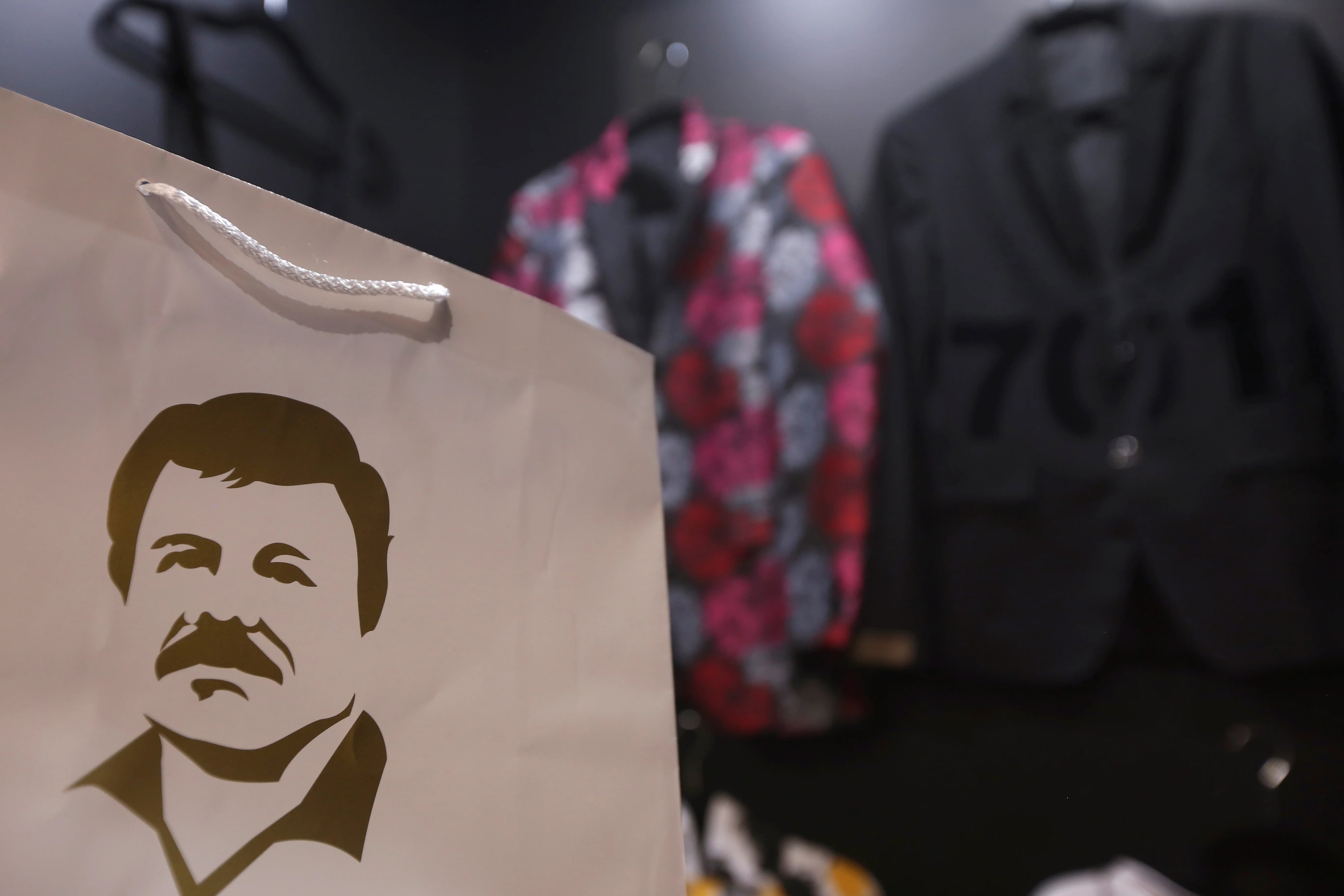 El rostro de "El Chapo" en una bolsa
(Foto: REUTERS/Fernando Carranza/Archivo)
