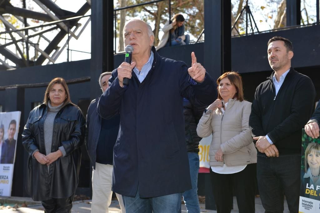 Néstor Grindetti presentó ayer a sus equipos de gobierno en un acto en La Plata