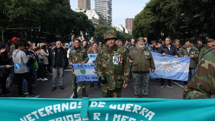 Altieri encabezÃ³ el grupo de ex soldados del Regimiento de InfanterÃ­a Mecanizada 7