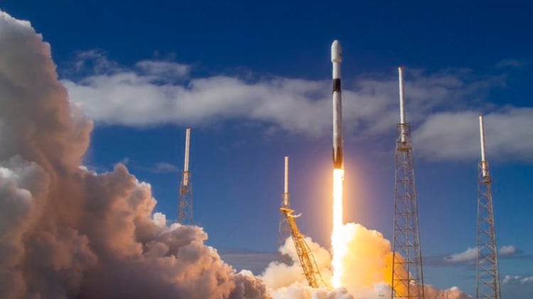 Así fue el lanzamiento de uno de los satélites Starkink, de SpaceX, en Cabo Cañaveral, Florida, Estados Unidos