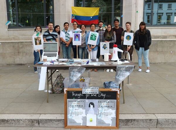 Manifestación en Manchester, Inglaterra el pasado 7 de agosto, día de la posesión del presidente Iván Duque en Colombia.