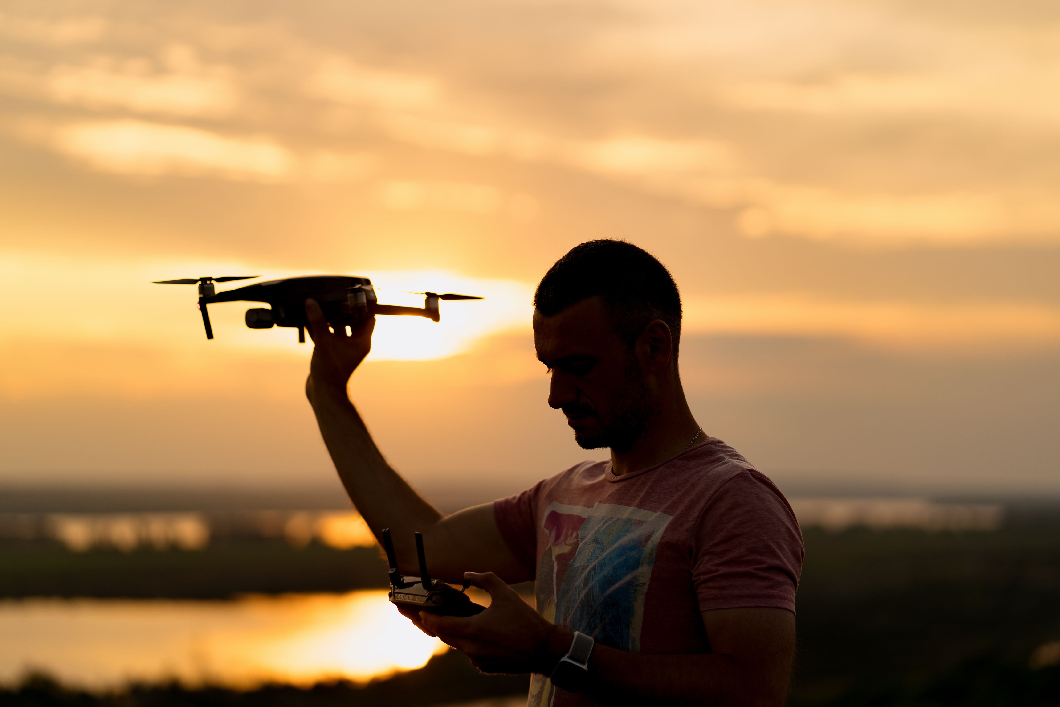 Hoy en día los drones no solo tienen fines de entretenimiento, funcionan como herramientas de diferentes campos.