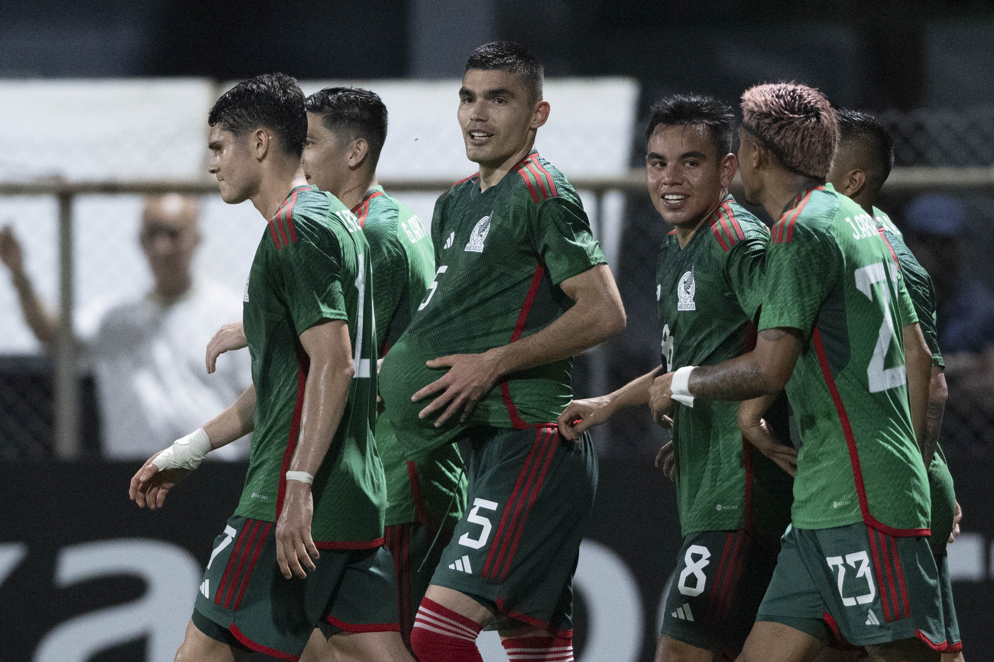 Surinam vs México - méxico vs surinam -Selección Mexicana - debut Diego Cocca