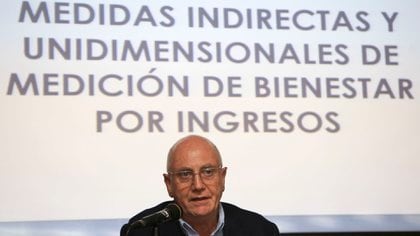 Agustín Salvia alertó: "Las ayudas sociales, tanto preexistentes como implementadas en el marco de la cuarentena, brindaron un piso mínimo de ingresos entre los sectores más pobres y vulnerables, sin embargo, no sólo fueron insuficientes, sino que además no llegaron a todos los que sufrieron pérdidas de ingresos" (NA)