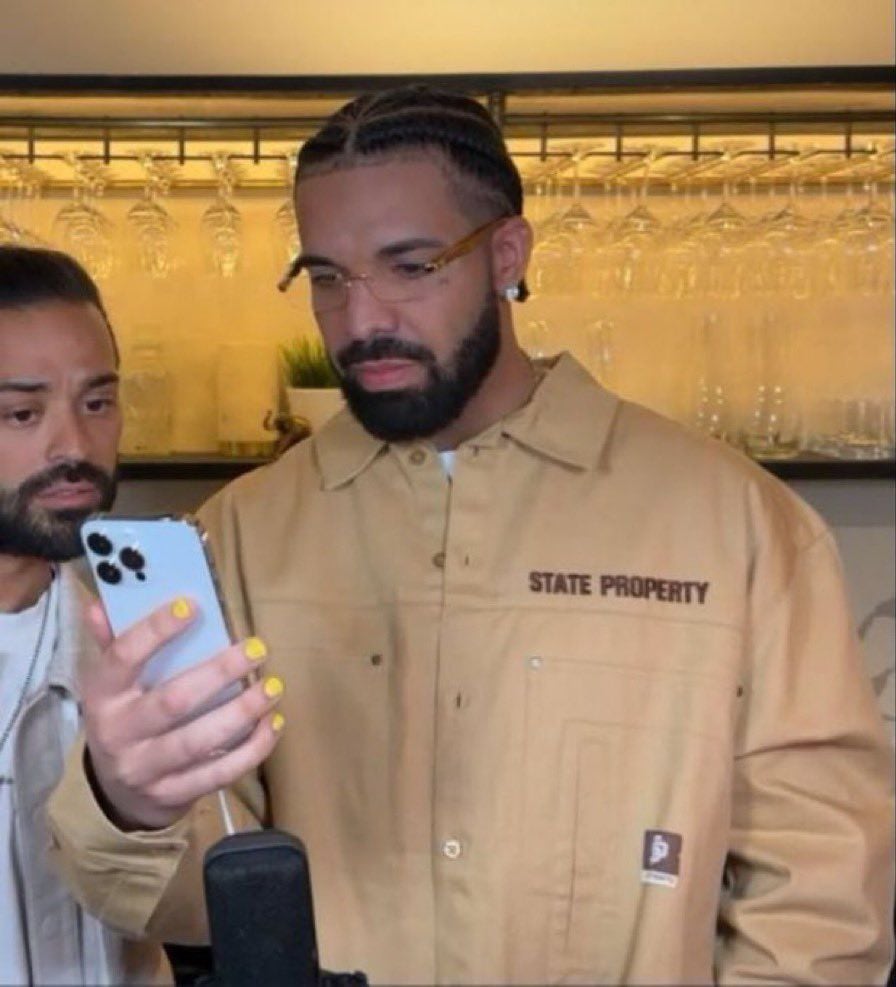 Drake vivió "vergonzoso" momento durante una transmisión en vivo, con una tarjeta de crédito que no pasó