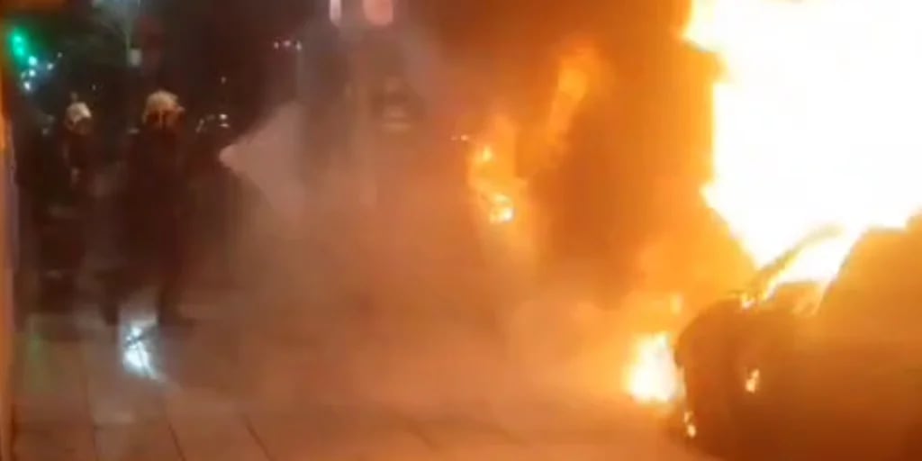 Quemacoches en la Ciudad de Buenos Aires: ardieron dos autos en Villa del Parque