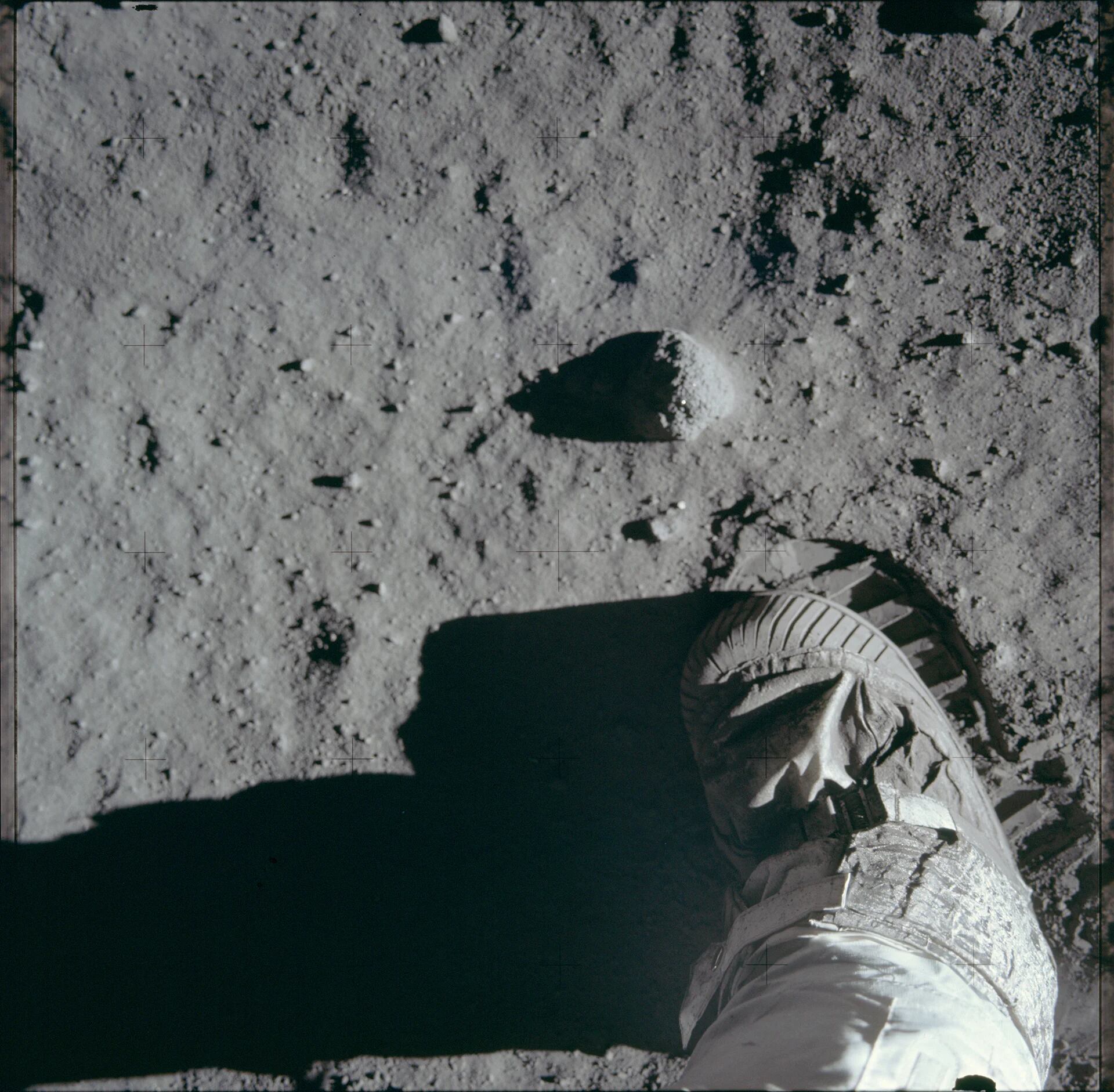 La huella de un astronauta durante la actividad extravehicular en la superficie lunar, 20 de julio de, 1969 (Reuters)