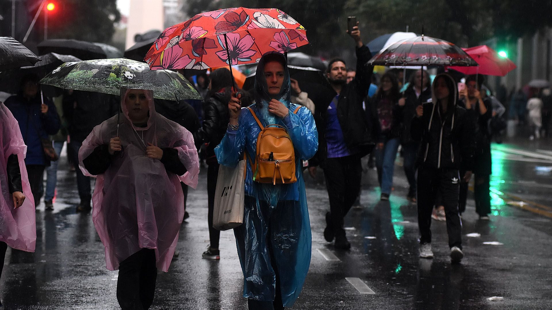 El mal tiempo trastocó la programación del acto y anticipó la presentación de CFK