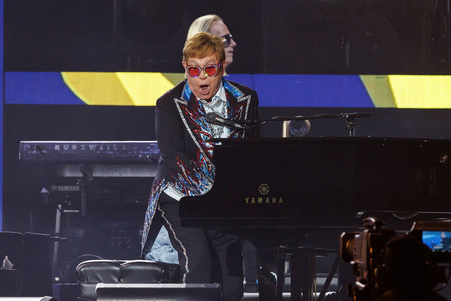 Elton John se lanza hacia el retiro en el Dodger Stadium
