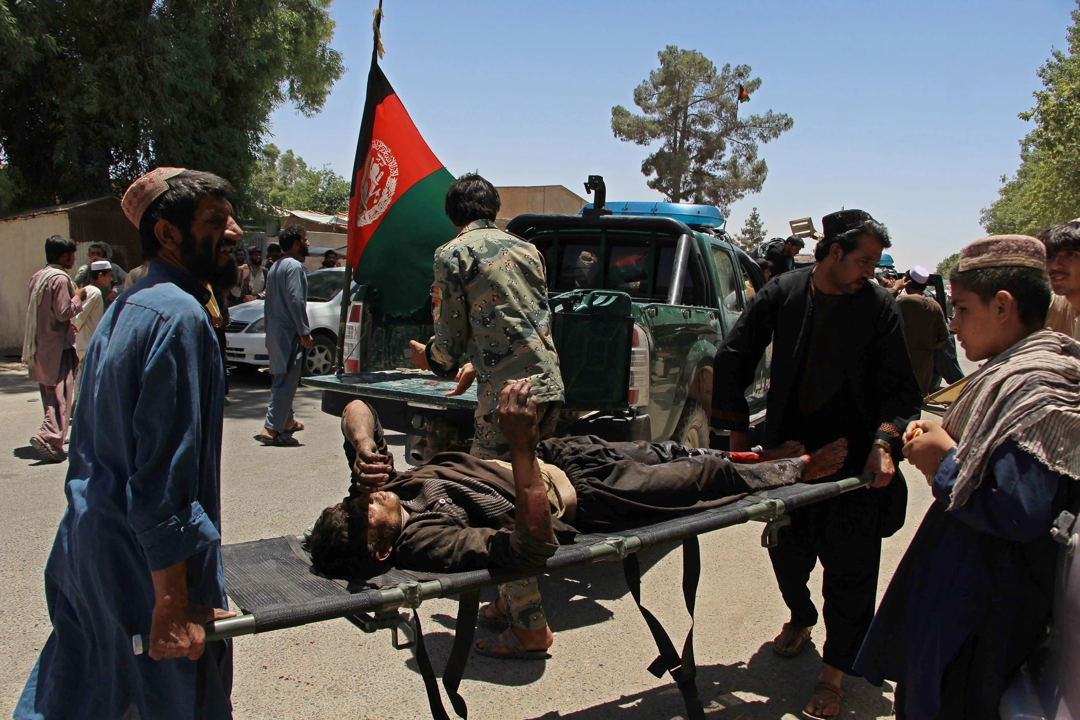 Un herido tras la explosión del coche bomba en Kashkargah (AFP)