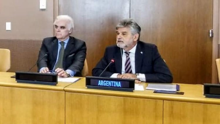 El secretario de Malvinas, Daniel Filmus, ratificó la intención del Gobierno de fijar por ley la nueva demarcación de límites de Argentina