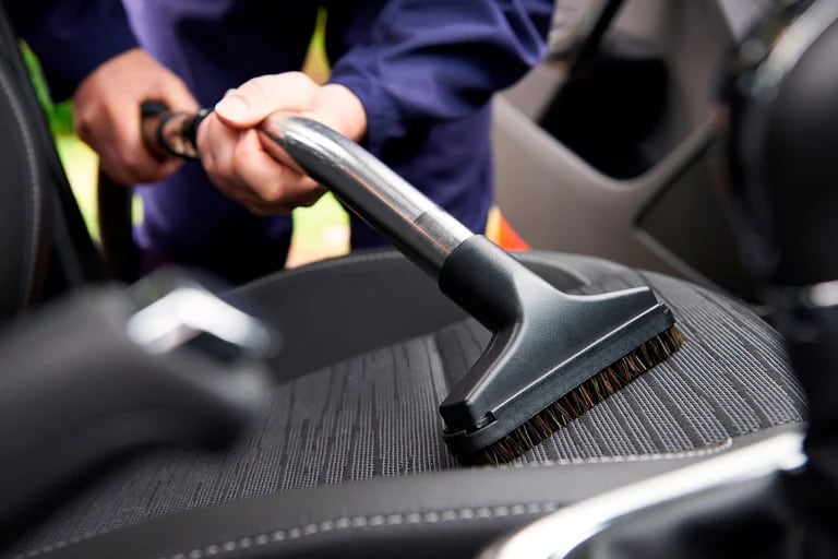 Cómo limpiar las manchas de los asientos del carro? - Infobae