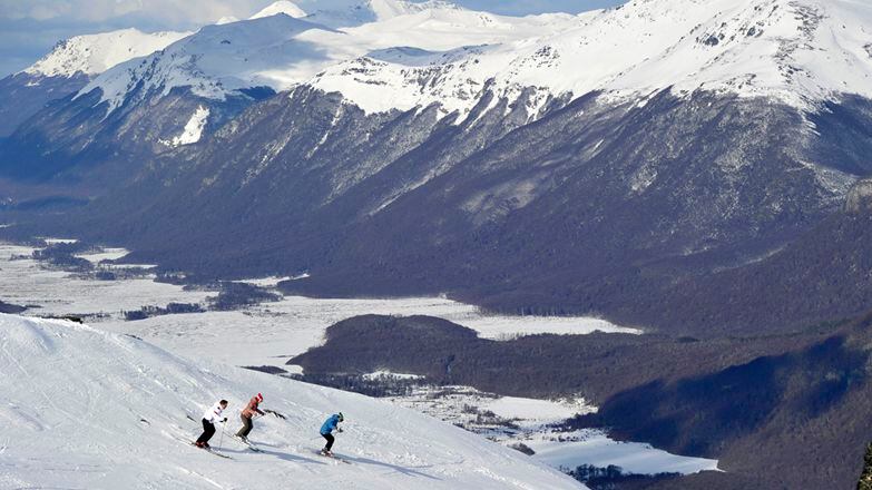 Ubicado a 26 kilómetros de la ciudad de Ushuaia, conocido como el centro de esquí más austral del mundo