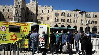 People queue to get vaccination against the coronavirus disease (COVID-19) at a mobile vaccination vehicle, in Jerusalem February 26, 2021. REUTERS/Ammar Awad