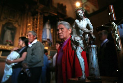 En diferentres partes del mundo, los católicos celebran a las perosnas que han sido canonizadas por predicar su fe. (Archivo Infobae).