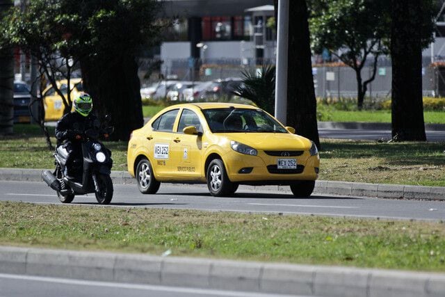 Taxistas están insatisfechos por promesas sin cumplir del Gobierno sobre subsidio por aumento de la gasolina - crédito Colprensa