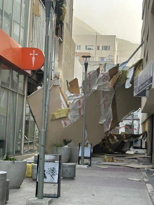 Así quedó una de las calles tras el derrumbe de un techo en Chubut