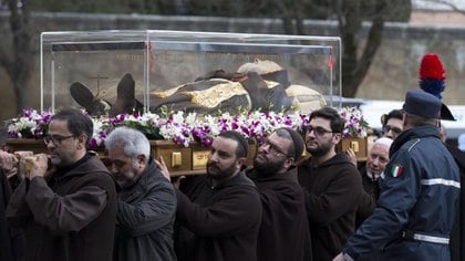 El 16 de junio de 2002, fue canonizado por el Papa Juan Pablo II y consagrado como San Pío de Pietrelcina. (EFE)